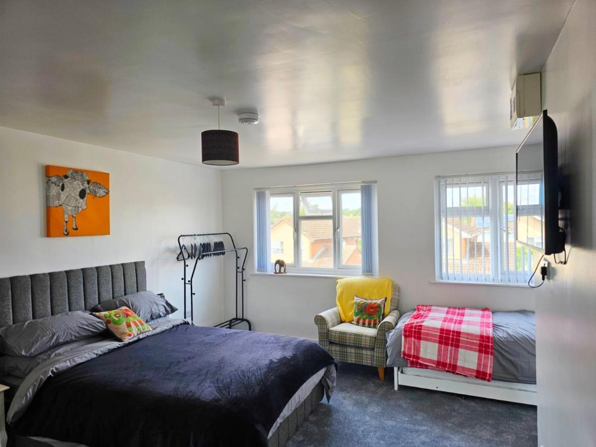 Modern Comfortable Quiet Self Contained Apartments ブラックリー エクステリア 写真