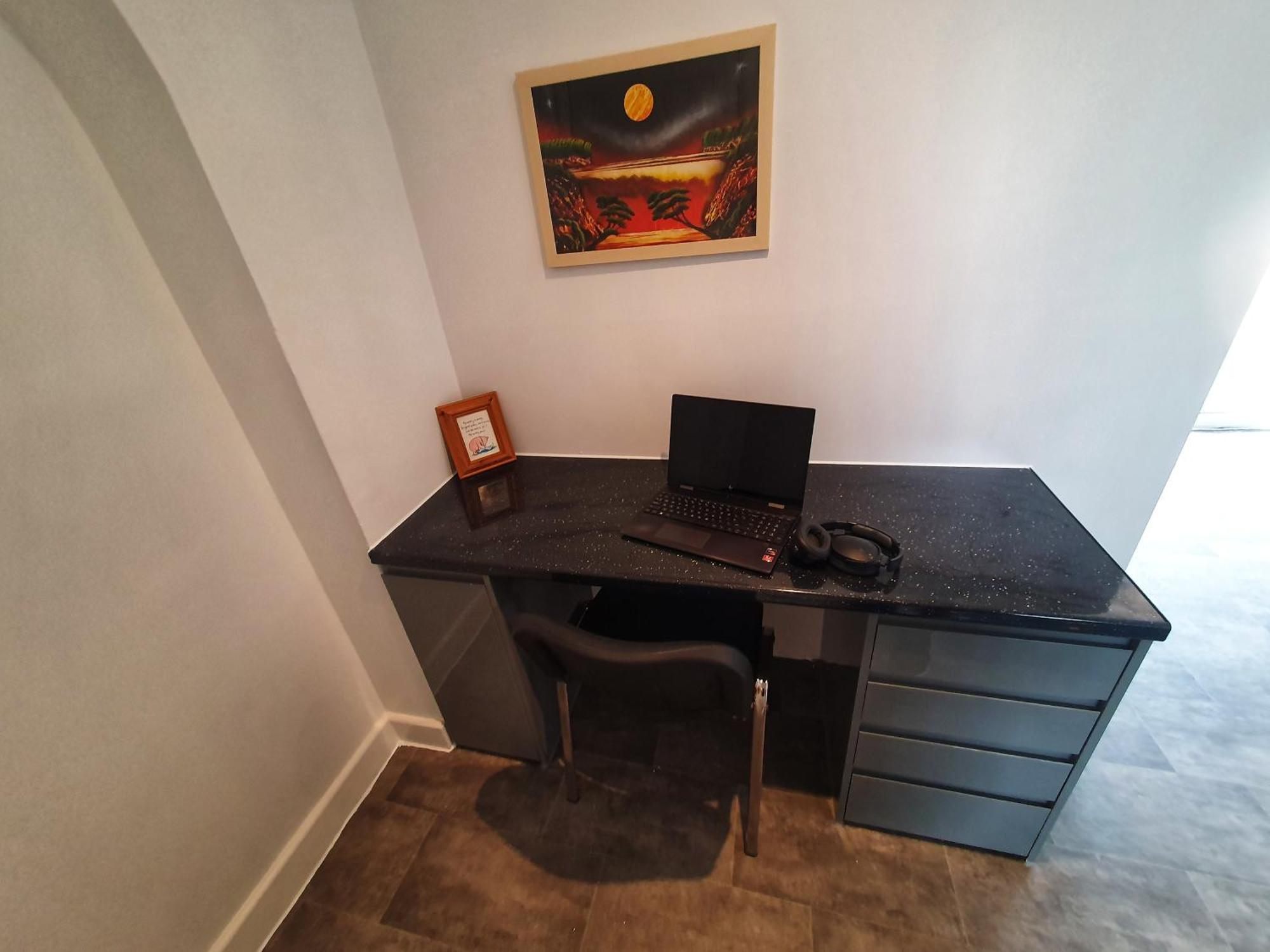 Modern Comfortable Quiet Self Contained Apartments ブラックリー エクステリア 写真