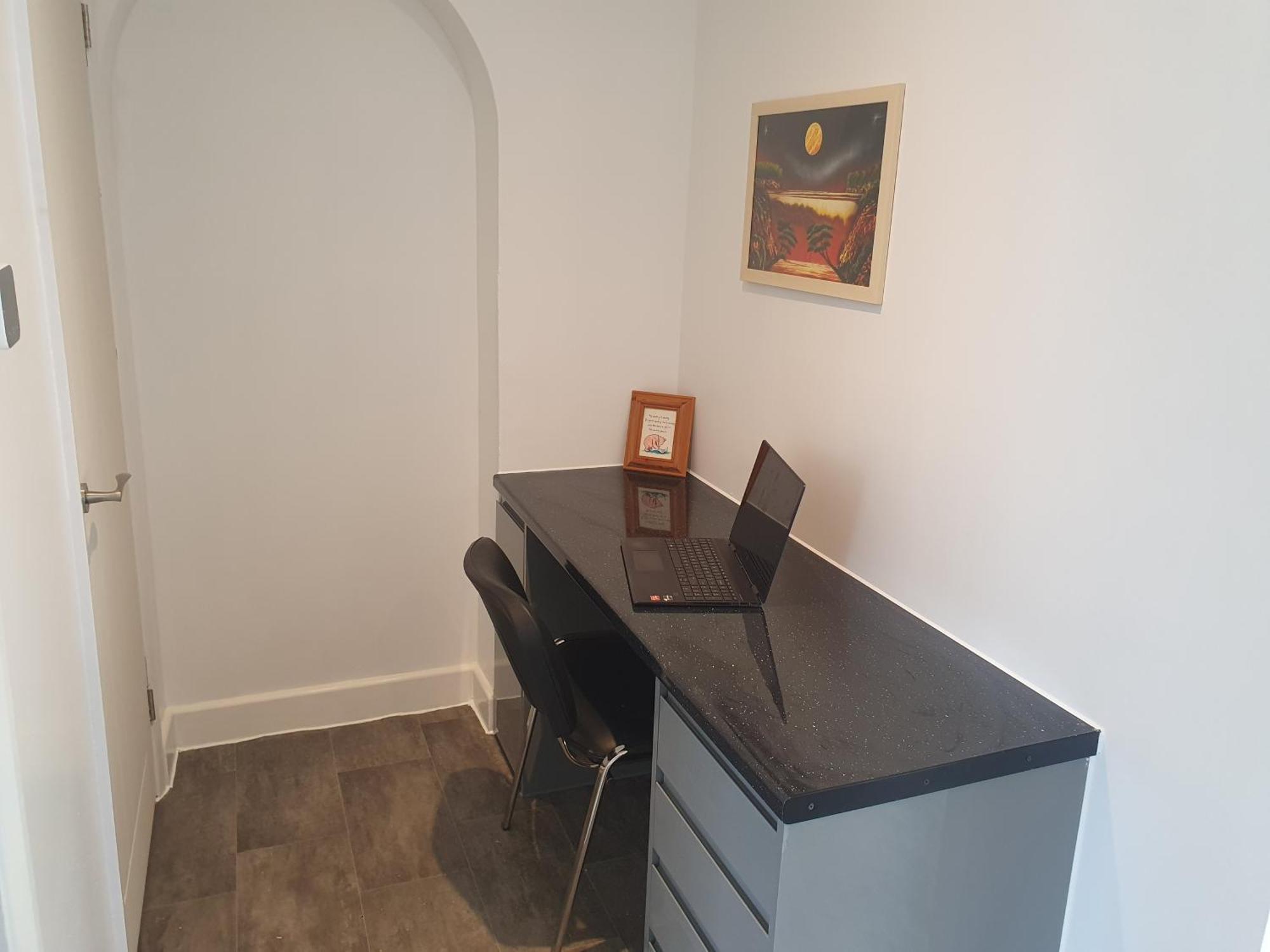 Modern Comfortable Quiet Self Contained Apartments ブラックリー エクステリア 写真