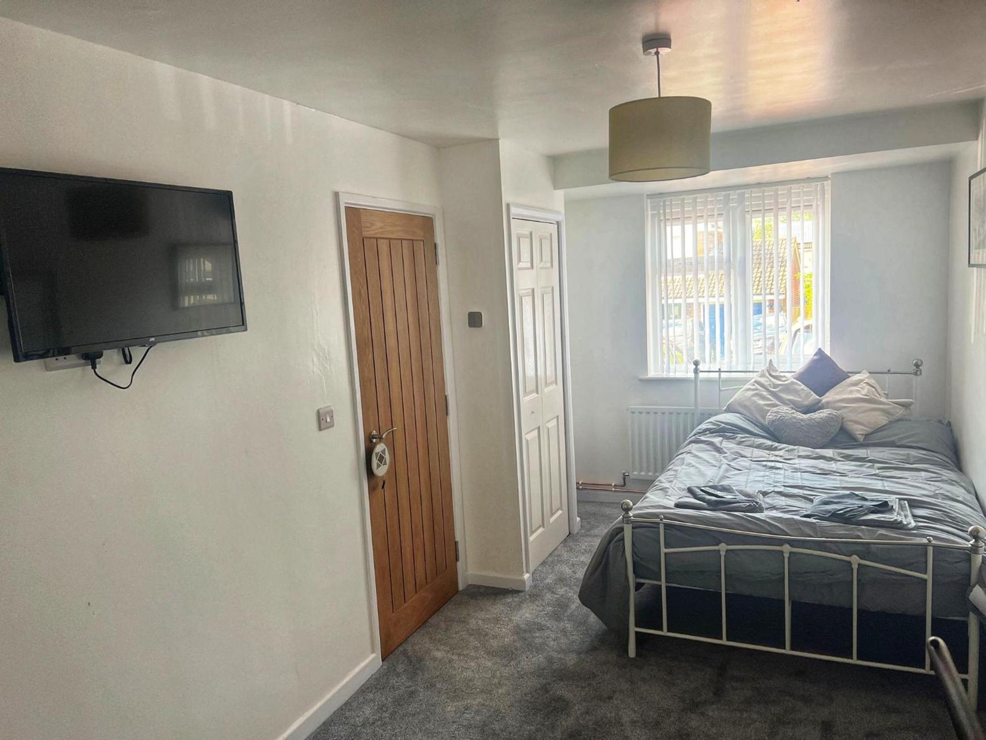Modern Comfortable Quiet Self Contained Apartments ブラックリー エクステリア 写真