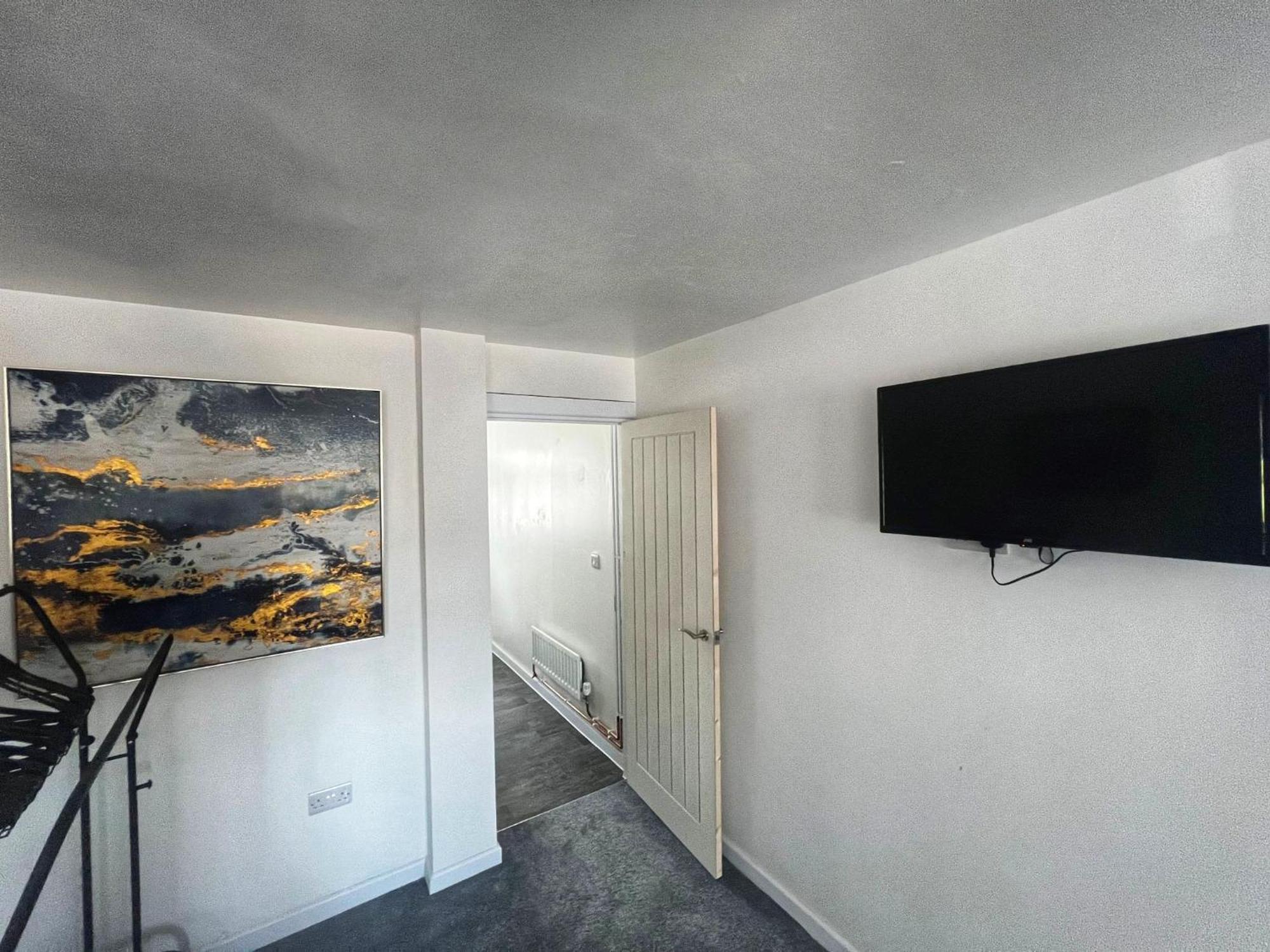 Modern Comfortable Quiet Self Contained Apartments ブラックリー エクステリア 写真