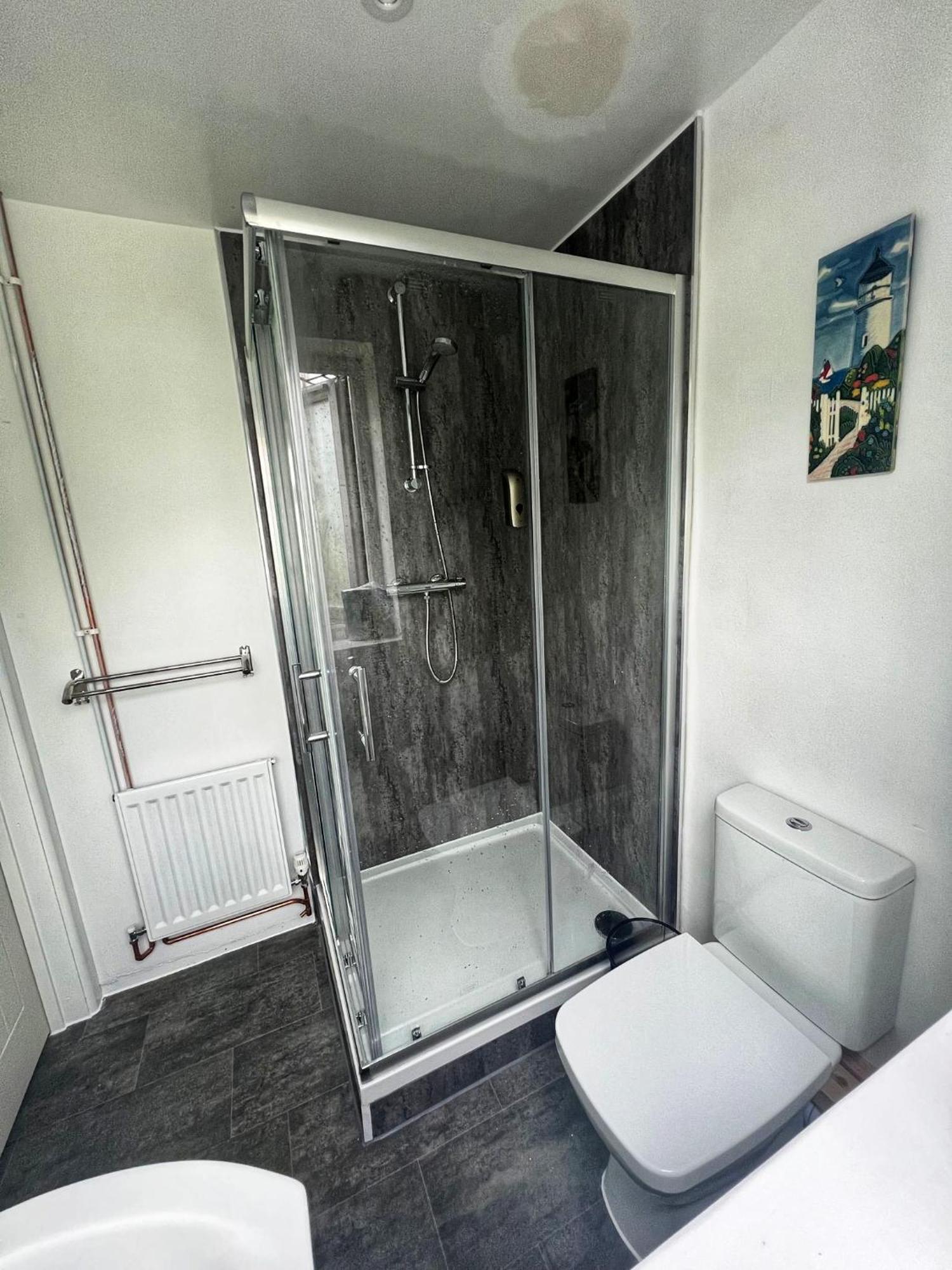 Modern Comfortable Quiet Self Contained Apartments ブラックリー エクステリア 写真