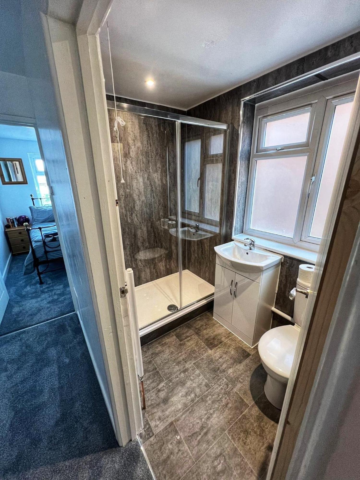 Modern Comfortable Quiet Self Contained Apartments ブラックリー エクステリア 写真
