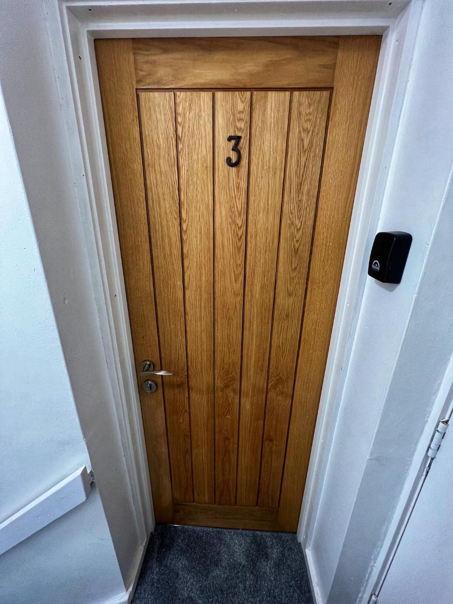 Modern Comfortable Quiet Self Contained Apartments ブラックリー エクステリア 写真